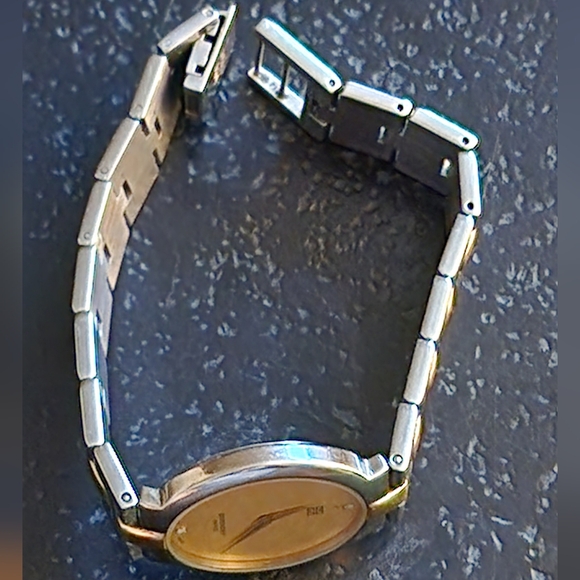 GIVENCHY WATCH SUPER CUTE 💕 - Picture 6 of 6